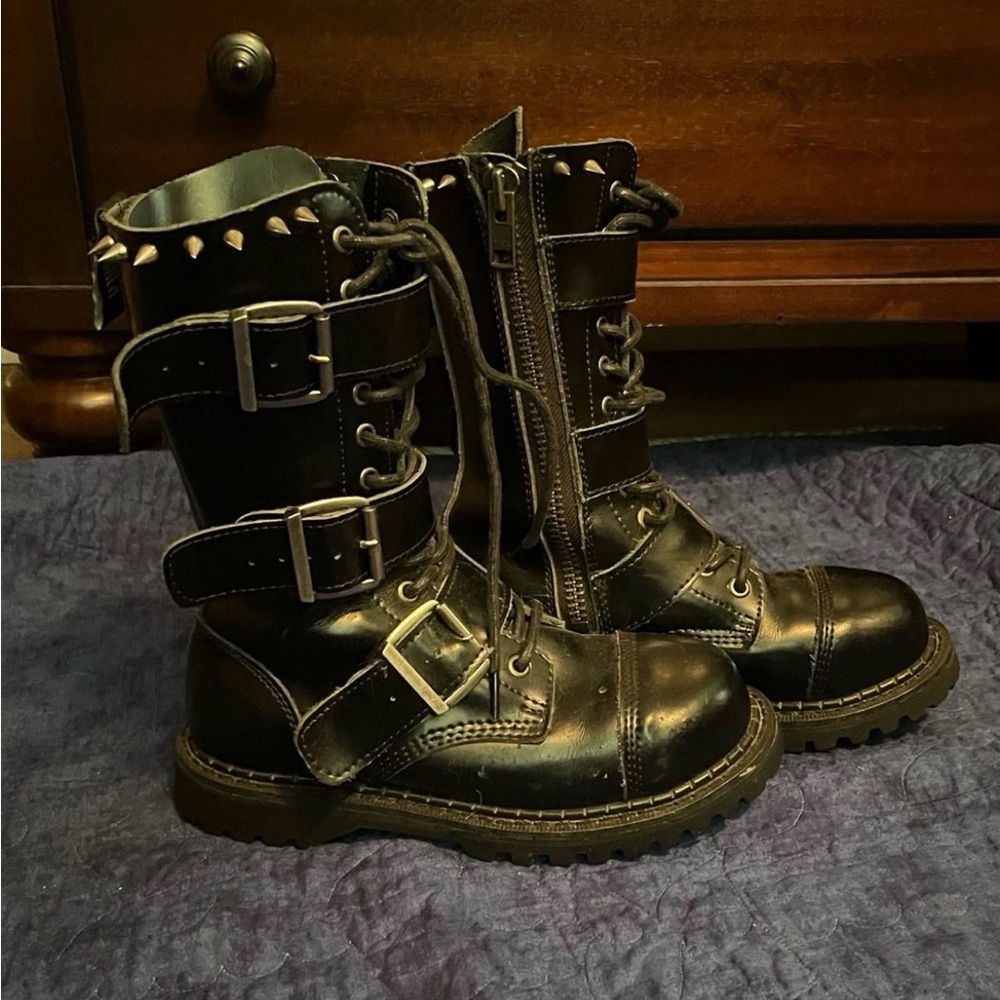 Demonia riot boots